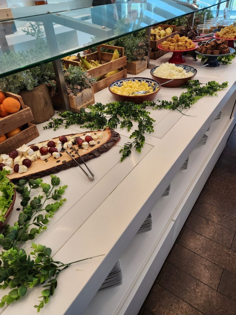 Foto do buffet da sala vip TAP